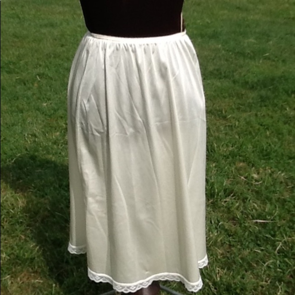 Warners cream half slip